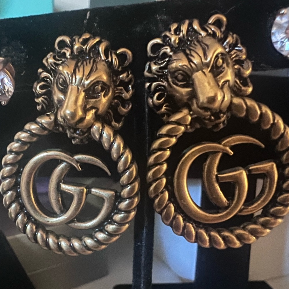Gucci Lion Head Double G clip on earrings, complete with bag, box & pouch - Picture 2 of 12